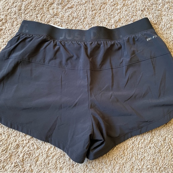 Nike Running Short with built in compression shorts - Picture 2 of 4